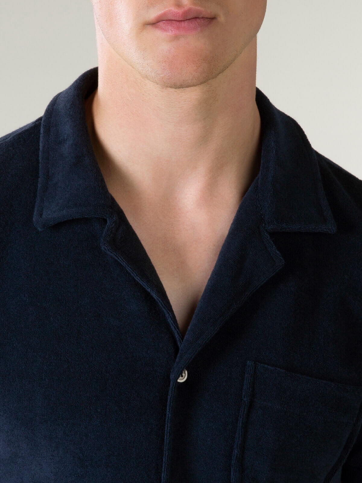 https://cdn.shopify.com/s/files/1/0103/3987/6928/files/aurelien_terry_towelling_blouse_men_badstof_poloshirt_heren_shirt_navy_poolside_3.jpg?v=1711206973
